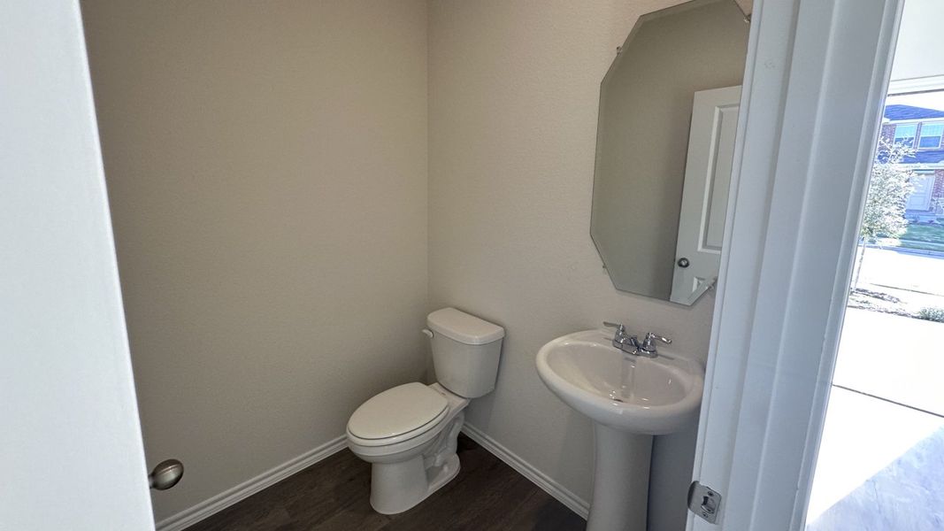 Representative furnished interior of a home built from the HANNA by D.R. Horton in Northspur, Forney (Image 10).