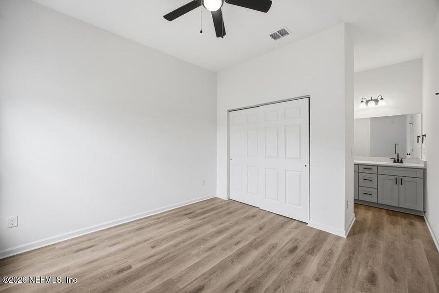 Spacious, unfurnished interior of a new home in , Jacksonville (Image 13).