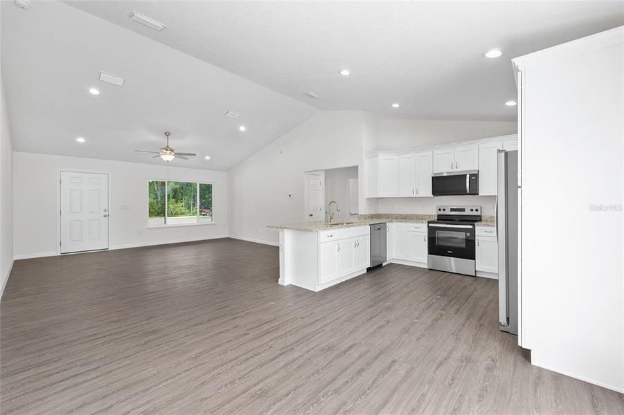 Spacious, unfurnished interior of a new home in , Dunnellon (Image 35).