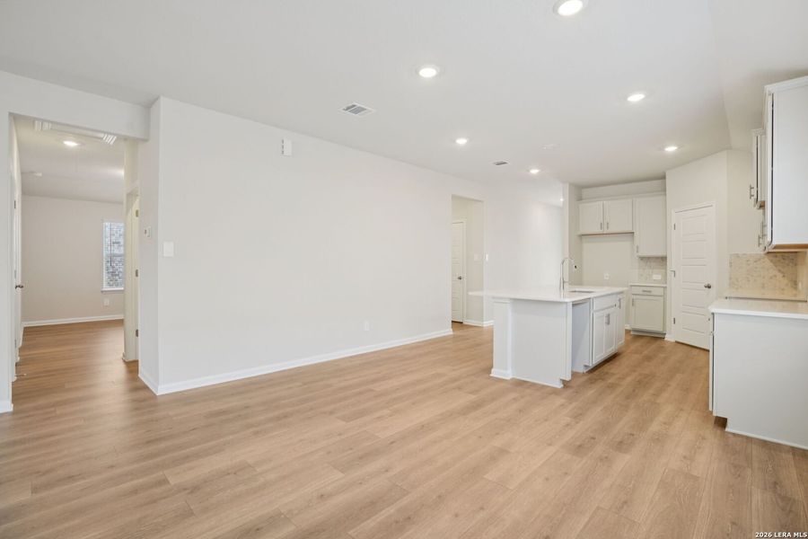 Spacious, unfurnished interior of a new home in Sagebrooke - Premier Series, San Antonio (Image 12).