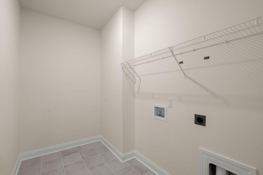 Spacious, unfurnished interior of a new home in , Hollywood (Image 23).