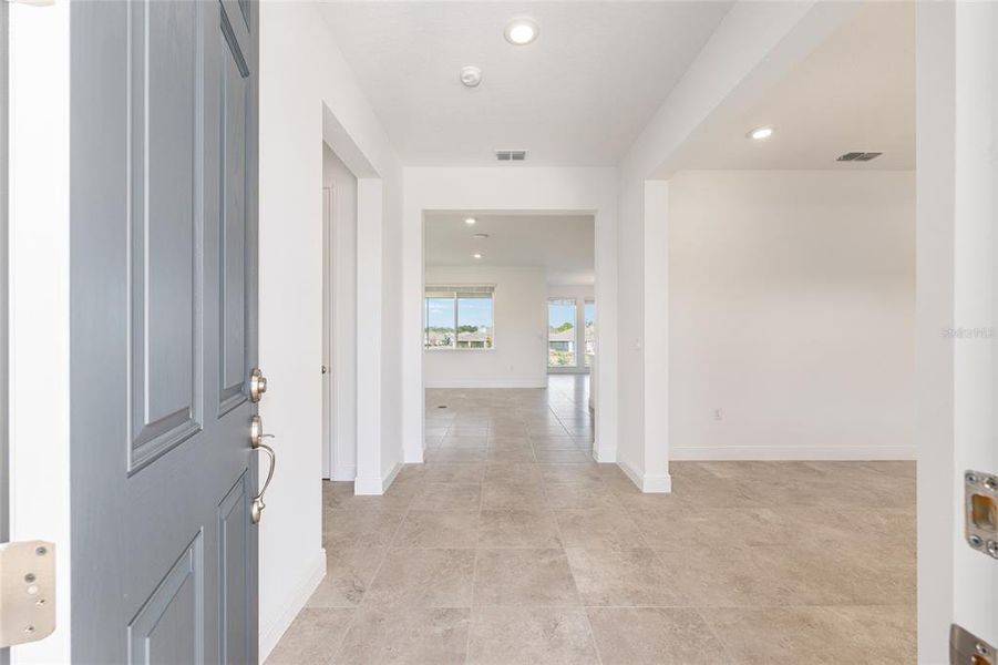 Spacious, unfurnished interior of a new home in , Ocala (Image 16).