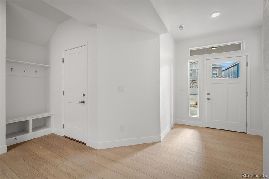 Spacious, unfurnished interior of a new home in Trailside at Cottonwood Creek, Colorado Springs (Image 25).