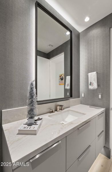 39-web-or-mls-Powder Room