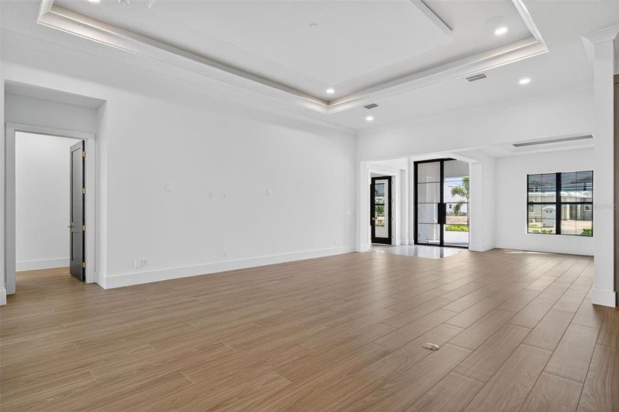 Spacious, unfurnished interior of a new home in , Sarasota (Image 68).