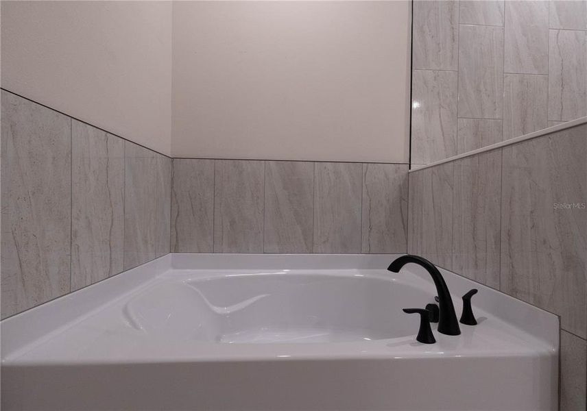 Close-up of interior finishes inside a home in , Tavares (Image 20).