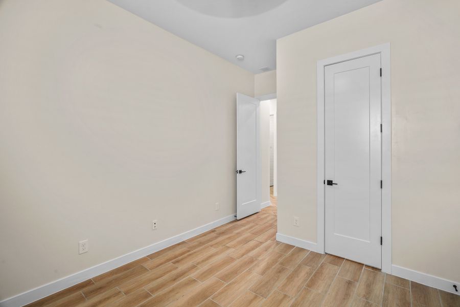 Spacious, unfurnished interior of a new home in Verdancia, El Paso (Image 29).