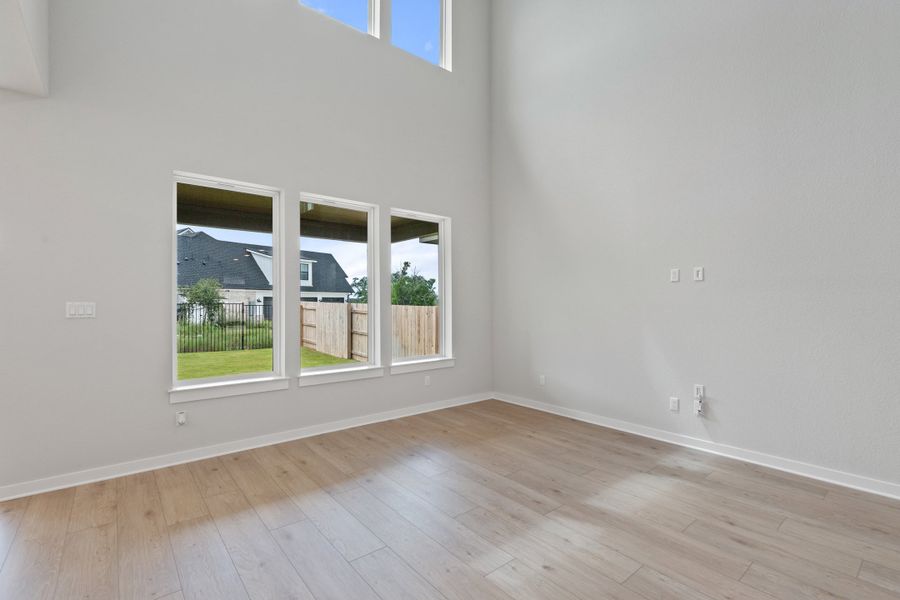 Spacious, unfurnished interior of a new home in Lariat, Liberty Hill (Image 23).