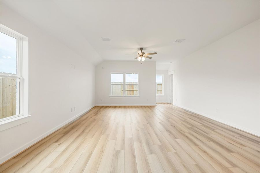 Spacious, unfurnished interior of a new home in River Ranch, Dayton (Image 16).