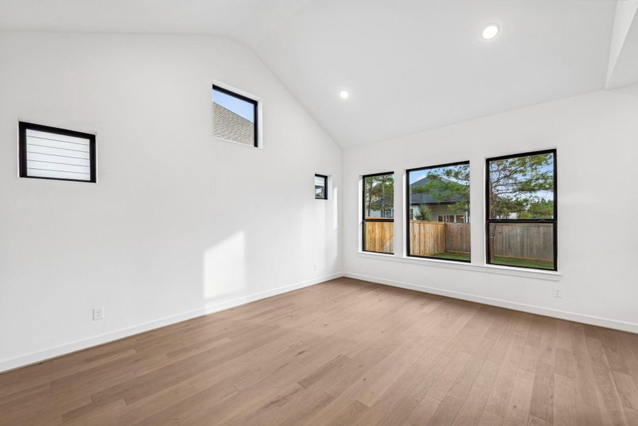 Spacious, unfurnished interior of a new home in Kresston - Enclave Collection, Montgomery (Image 32).
