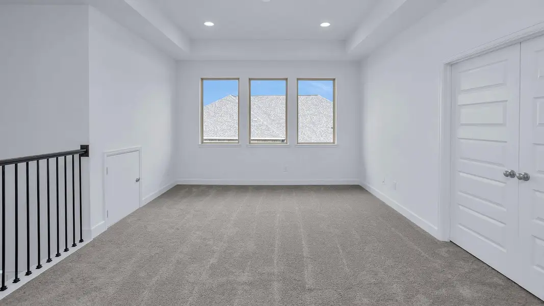 Spacious, unfurnished interior of a new home in Escondido 80', Magnolia (Image 7).