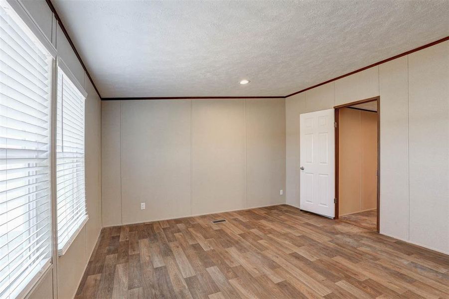 Spacious, unfurnished interior of a new home in , Newark (Image 18).