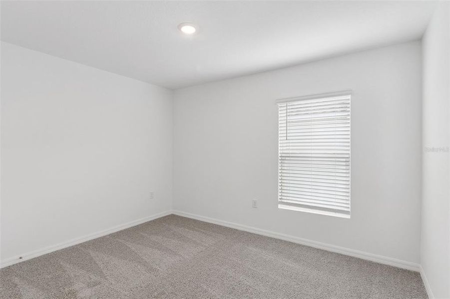 Spacious, unfurnished interior of a new home in Magnolia Pointe, Umatilla (Image 22).