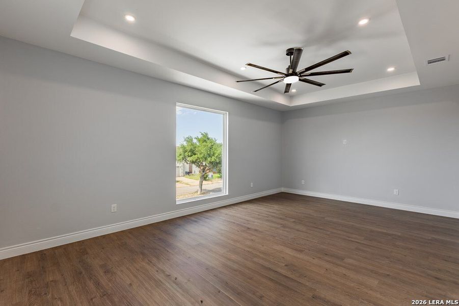 Spacious, unfurnished interior of a new home in , Harlingen (Image 24).