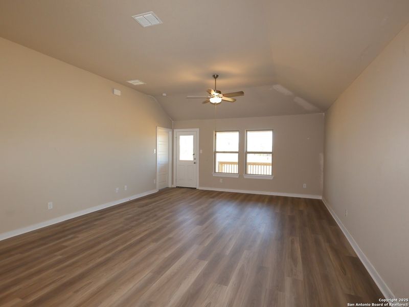 Spacious, unfurnished interior of a new home in Winding Brook, San Antonio (Image 25). Spacious, unfurnished interior of a new home in Winding Brook, San Antonio (Image 25).