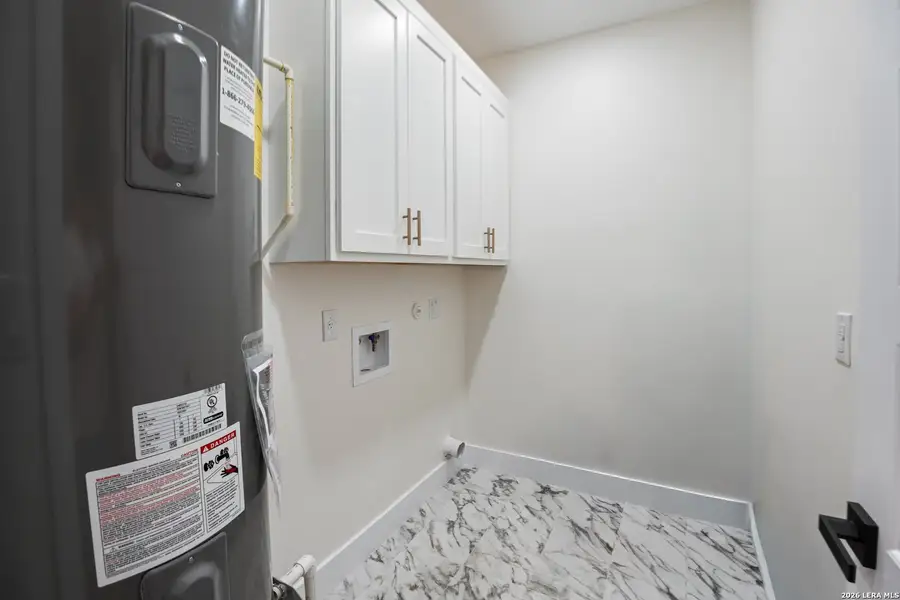 Spacious, unfurnished interior of a new home in , San Antonio (Image 17).