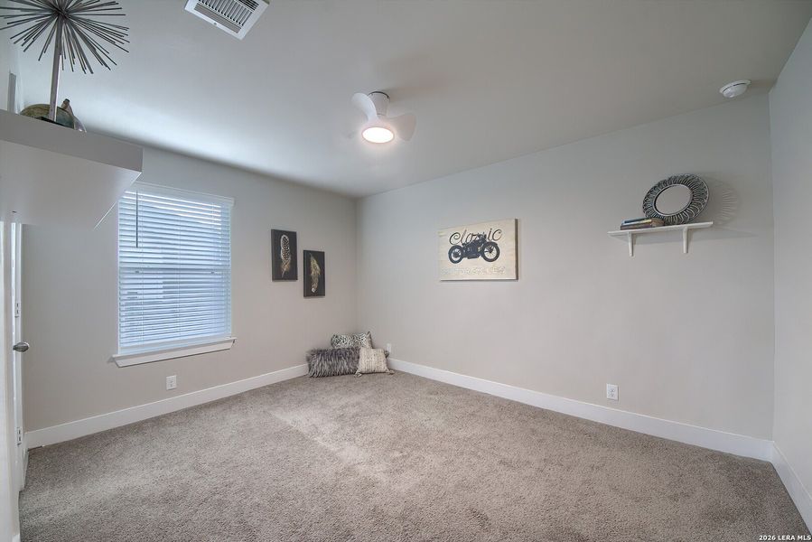Spacious, unfurnished interior of a new home in Brookstone Creek, San Antonio (Image 25).