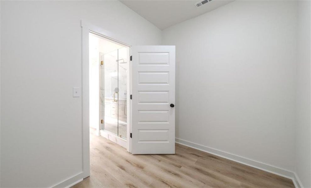 Spacious, unfurnished interior of a new home in , Bremen (Image 25).