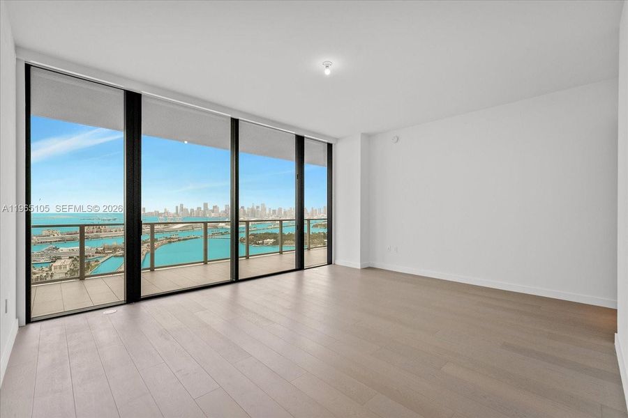 Spacious, unfurnished interior of a new home in , Miami Beach (Image 40).