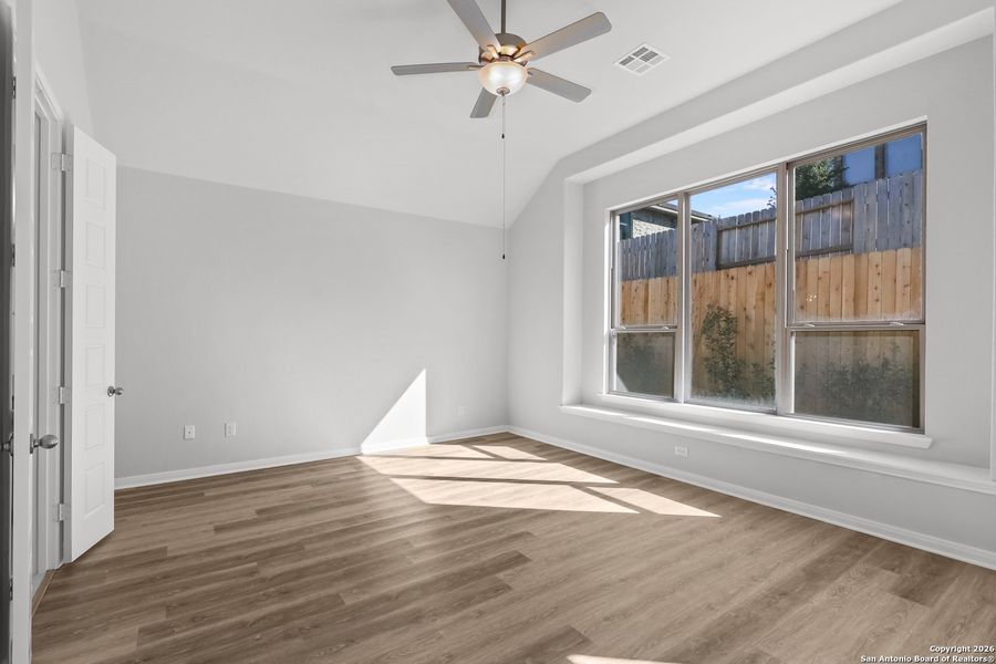 Spacious, unfurnished interior of a new home in Homestead 65', Schertz (Image 20).