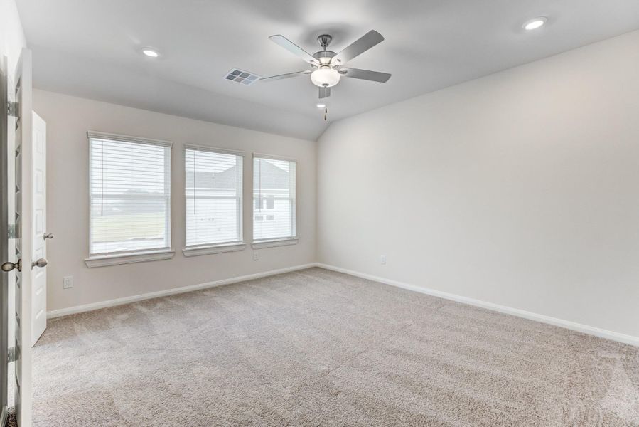 Spacious, unfurnished interior of a new home in Townsen Landing, Humble (Image 32).