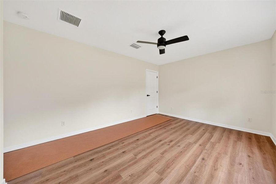 Spacious, unfurnished interior of a new home in , Leesburg (Image 37).