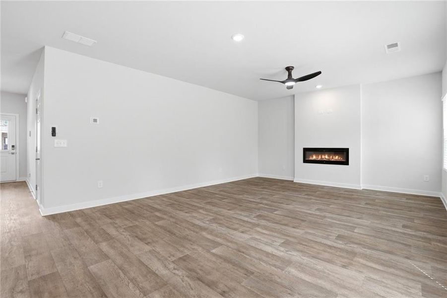 Spacious, unfurnished interior of a new home in Creekbend Overlook, South Fulton (Image 15).