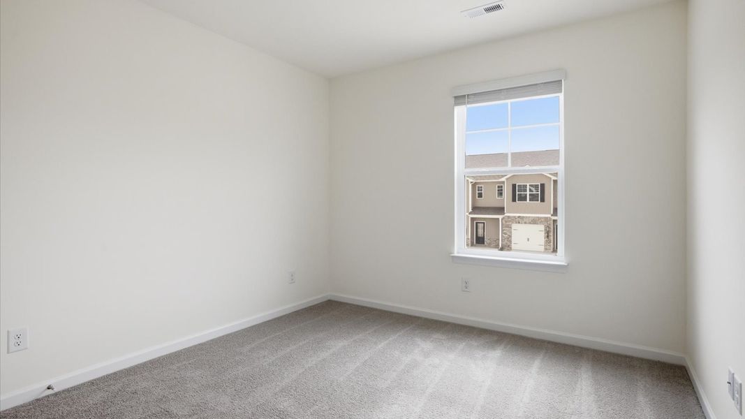 Spacious, unfurnished interior of a new home in Cherokee Crossing, Kodak (Image 21).