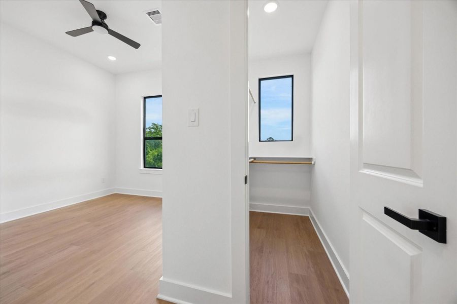 Spacious, unfurnished interior of a new home in , Houston (Image 25).