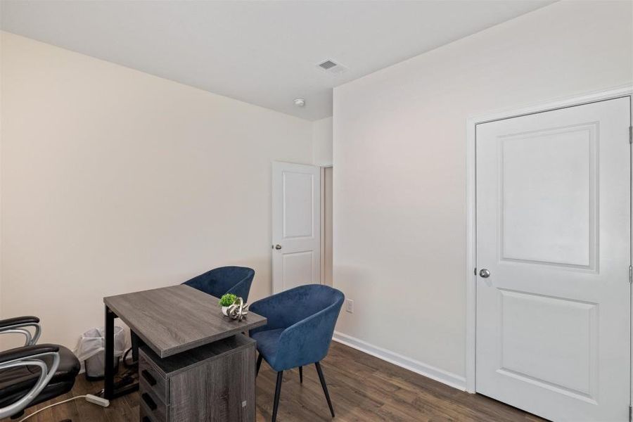 Furnished interior view inside a new home in Sheffield Highlands, Dallas (Image 11). Furnished interior view inside a new home in Sheffield Highlands, Dallas (Image 11).