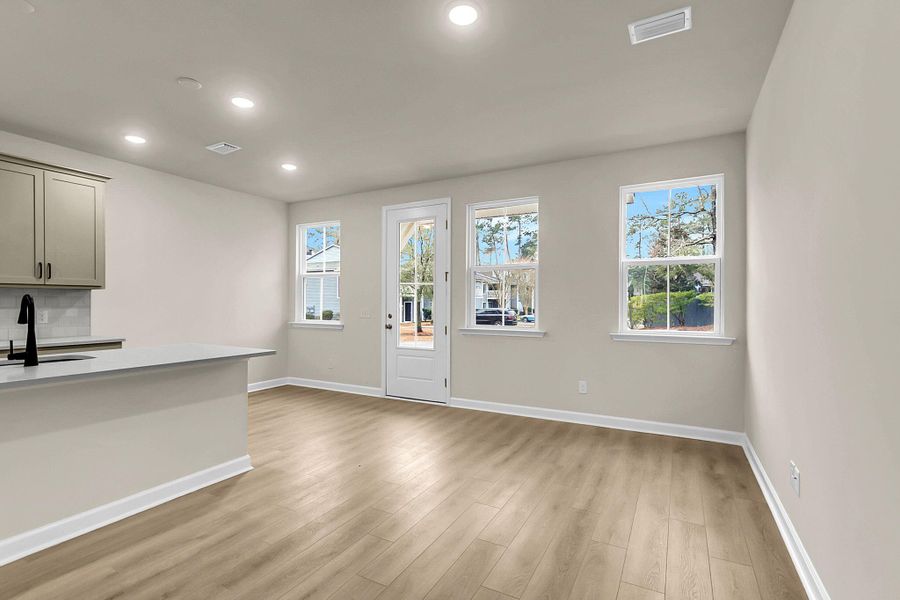 Spacious, unfurnished interior of a new home in , Summerville (Image 19).