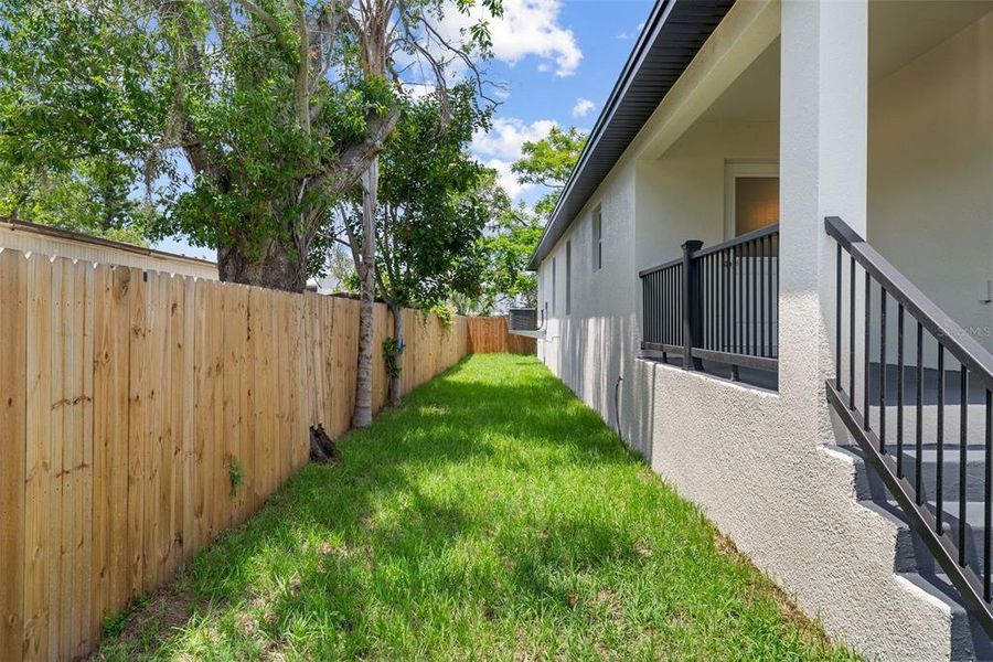 Exterior details and patio area of a home in , St. Petersburg (Image 25).