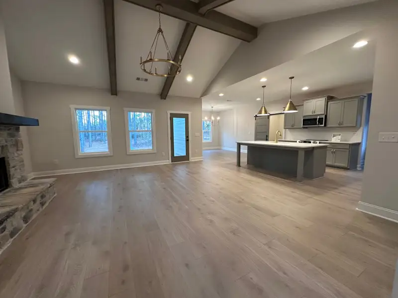 Spacious, unfurnished interior of a new home in Dove Creek, LaGrange (Image 25).