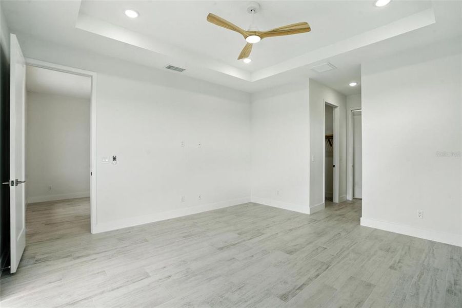 Spacious, unfurnished interior of a new home in , Port Charlotte (Image 13).