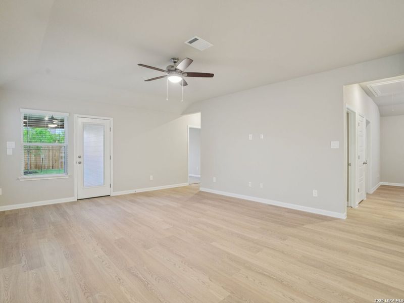 Spacious, unfurnished interior of a new home in , San Antonio (Image 9).