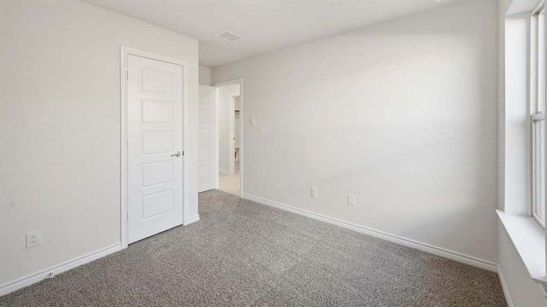 Spacious, unfurnished interior of a new home in Winchester Crossing, Princeton (Image 27).