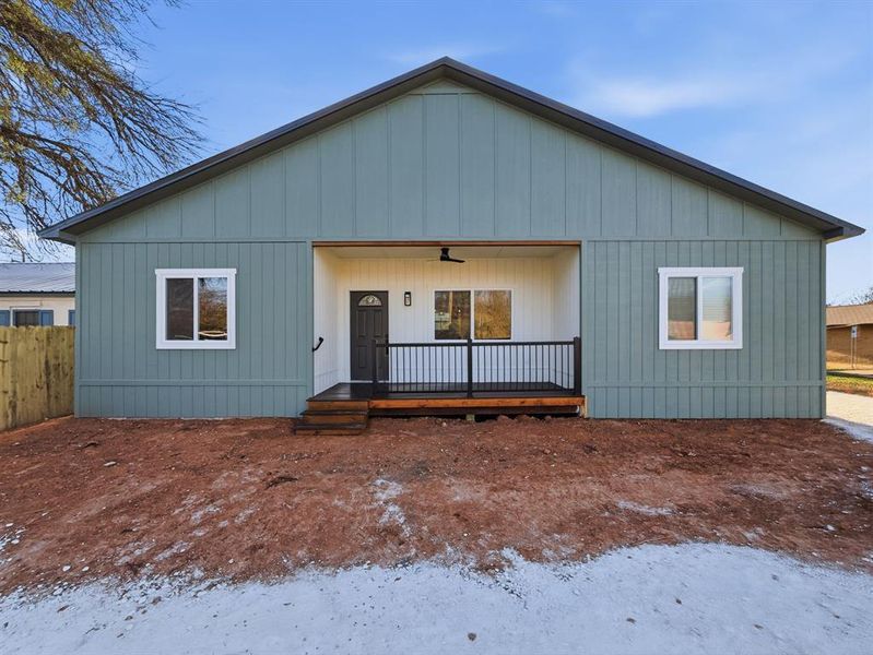 Exterior details and patio area of a home in , Iredell (Image 14).