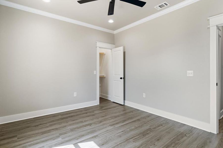 Spacious, unfurnished interior of a new home in , Van (Image 9).