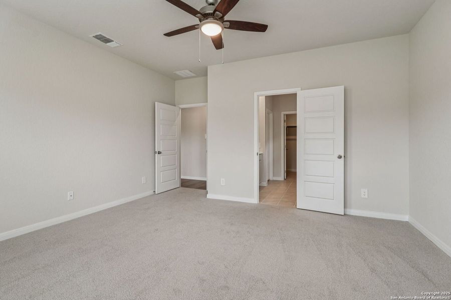 Spacious, unfurnished interior of a new home in Royal Crest, San Antonio (Image 52). Spacious, unfurnished interior of a new home in Royal Crest, San Antonio (Image 52).