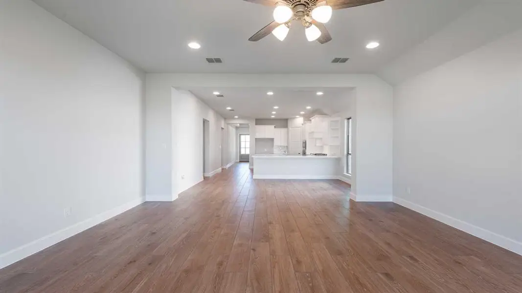 Spacious, unfurnished interior of a new home in Trinity Falls 45', McKinney (Image 16). Spacious, unfurnished interior of a new home in Trinity Falls 45', McKinney (Image 16).