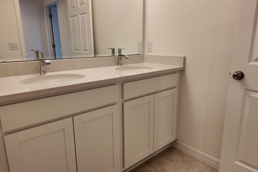 Modern Bathroom with Stylish Fixtures in Central Florida Home