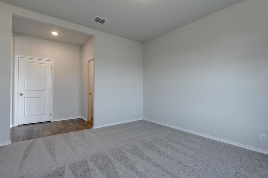 Representative unfurnished interior of a home built from the Alexis by Ashton Woods in Hennersby Hollow, San Antonio (Image 9).