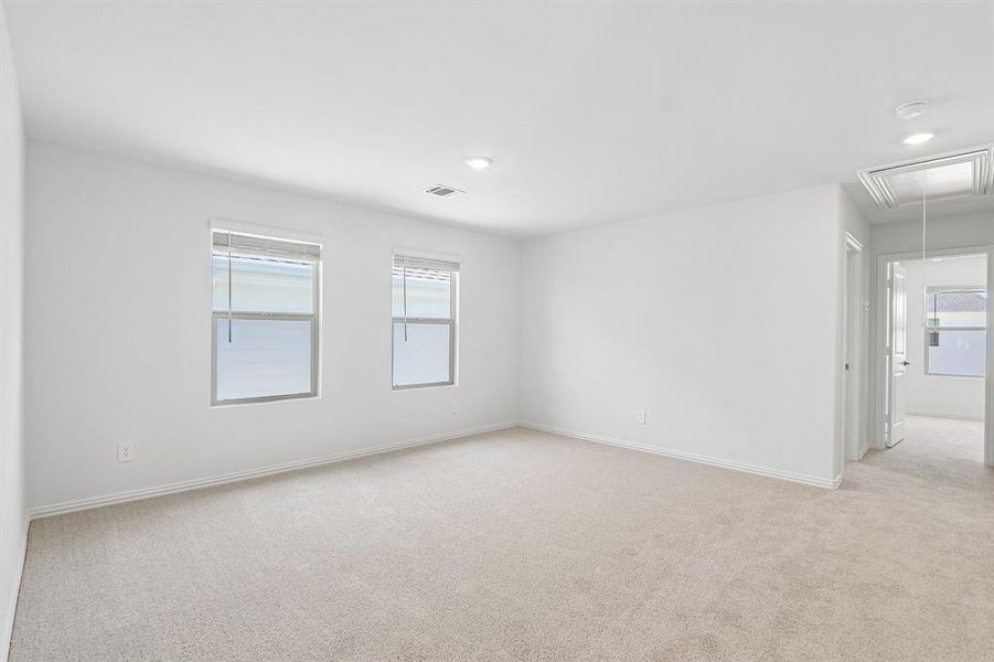 Spacious, unfurnished interior of a new home in Oak Ridge Park, Corinth (Image 22).