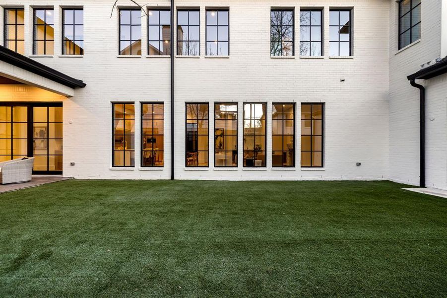 Exterior details and patio area of a home in , Dallas (Image 25).