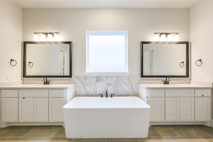 Furnished interior view inside a new home in Evergreen 70', Conroe (Image 7). Furnished interior view inside a new home in Evergreen 70', Conroe (Image 7).