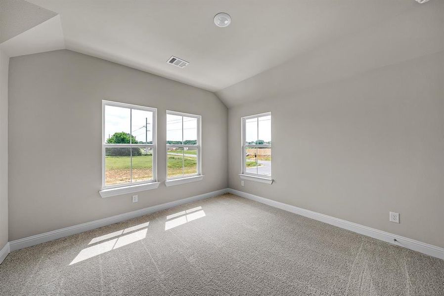 Spacious, unfurnished interior of a new home in Eagle Estates, Cross Timber (Image 23).