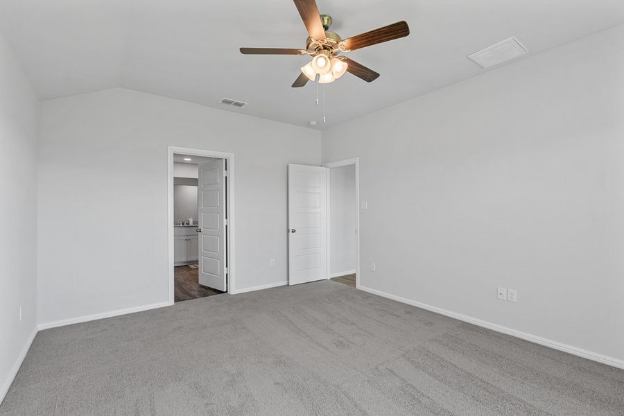 Representative unfurnished interior of a home built from the TEXAS CALI by D.R. Horton in Faculty Row, Abilene (Image 39).