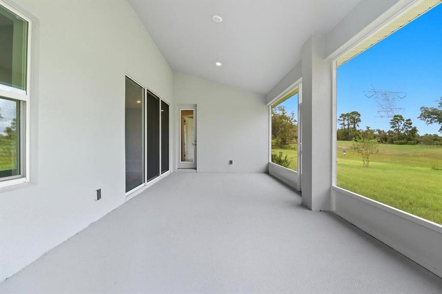Spacious, unfurnished interior of a new home in , Homosassa (Image 24).