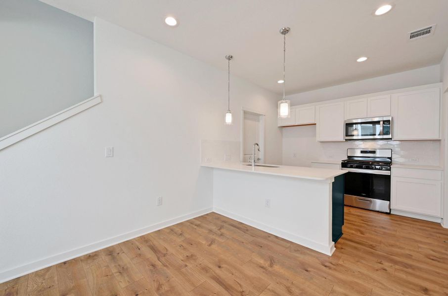 Spacious, unfurnished interior of a new home in The Porch at Du Pre, Buda (Image 12).