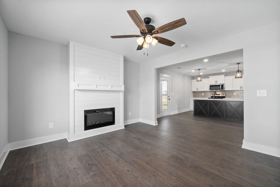 Representative unfurnished interior of a home built from the Maui by Rockwood Homes in Garrettsburg Meadows, Clarksville (Image 17).